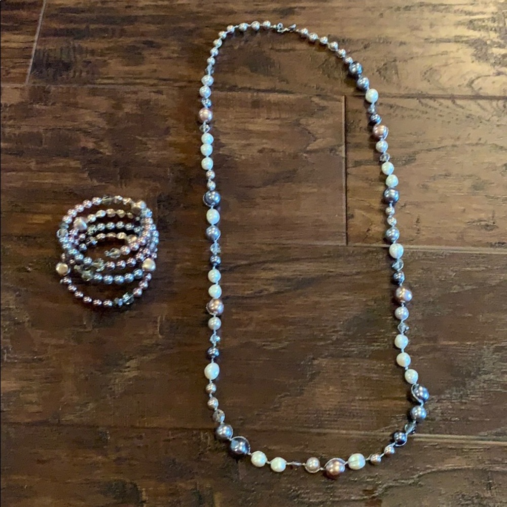 Pearl necklace with matching bracelet